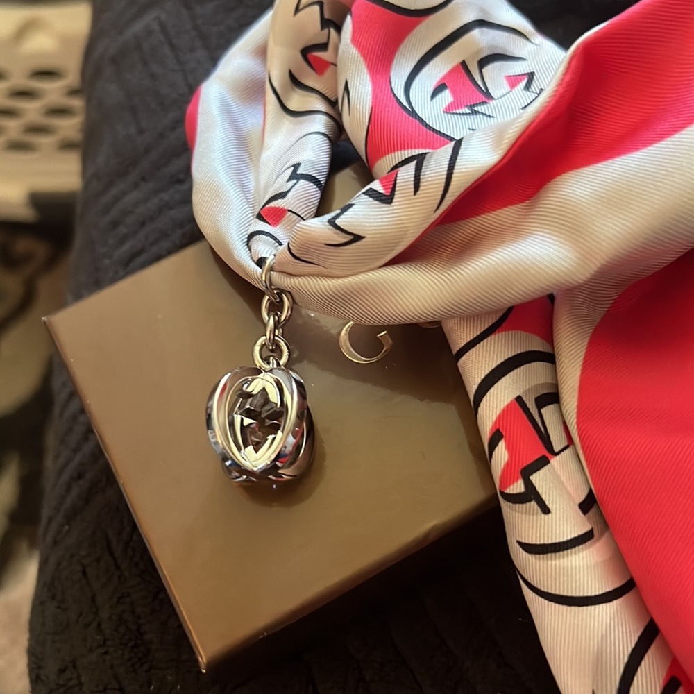 Gucci silk scarf GG monogram cones with scarf ring - Picture 5 of 8
